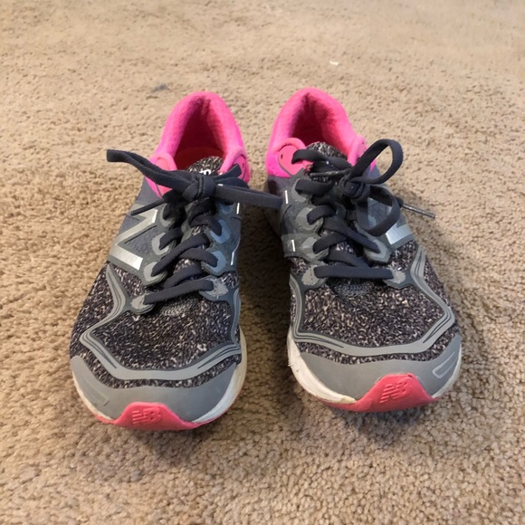 New Balance pink and grey sneakers - Picture 1 of 7